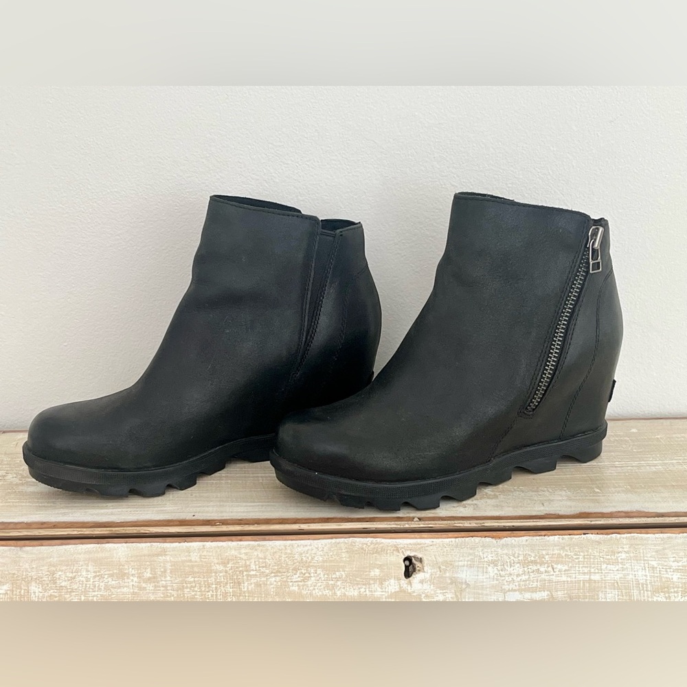 Sorel Women's Joan of Arctic Wedge III Zip Boot Waterproof Leather bootie 8